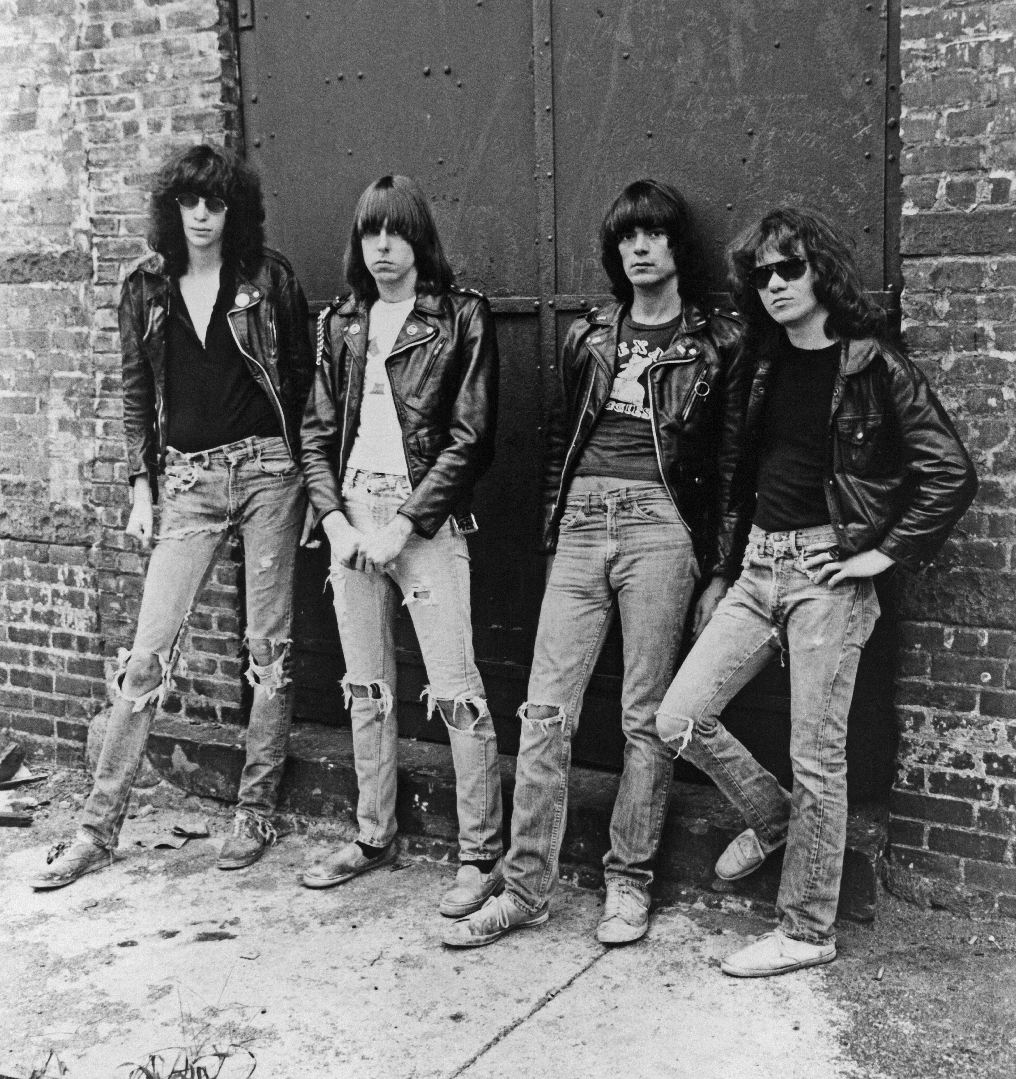 01 Ramones